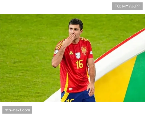 曼城球迷热情助威，罗德里成新宠引领话题