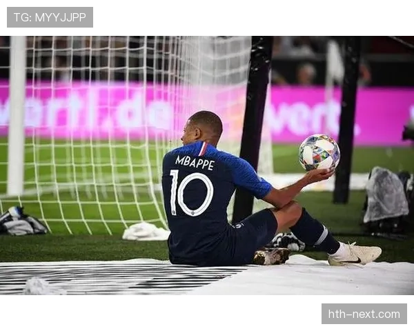 姆巴佩欧冠四强赛表现惊艳,闪耀赛场引发全球关注 姆巴佩欧冠四强赛表现惊艳,闪耀赛场引发全球关注