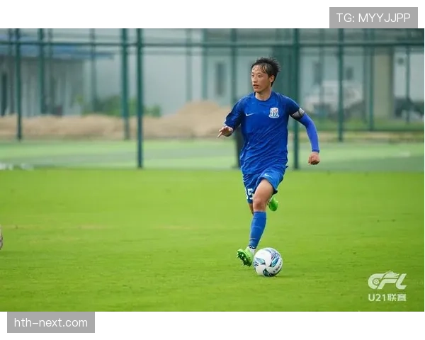 张琳芃职业轨迹:从申花青训到国家队主力右后卫的稳健成长之路 张琳芃职业轨迹:从申花青训到国家队主力右后卫的稳健成长之路