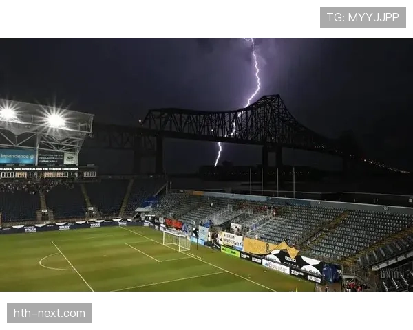 天气中断在足球规则中如何判定及对比赛影响解析